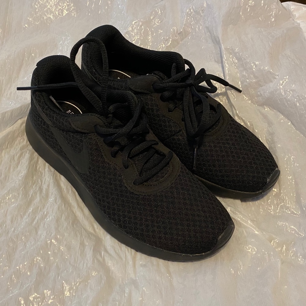 Nike tennis shoes